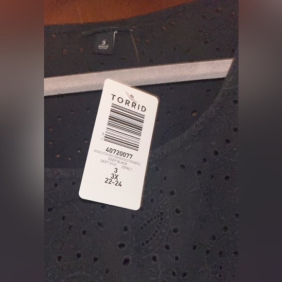 Torrid size 3. Eyelet top. New with tags - Picture 2 of 3